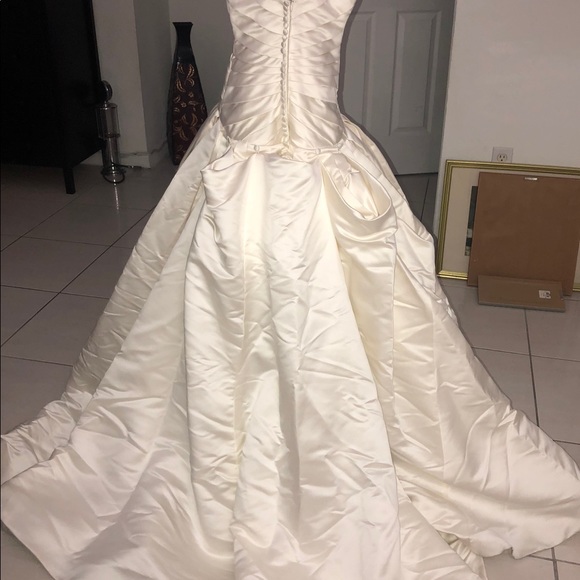 Wedding dress - Picture 4 of 7